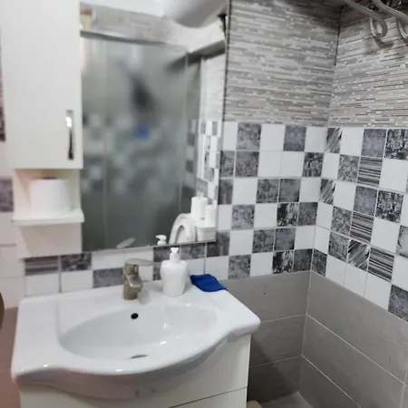 Cozy Private Bath & Mini Bar Tirana