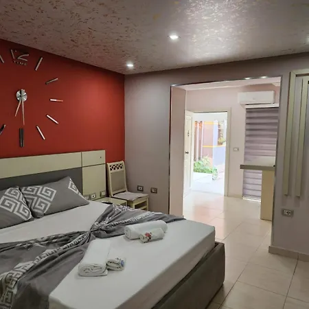 Cozy Private Bath & Mini Bar * Tirana
