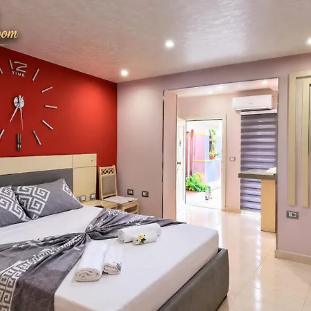 Cozy Private Bath & Mini Bar Tirana